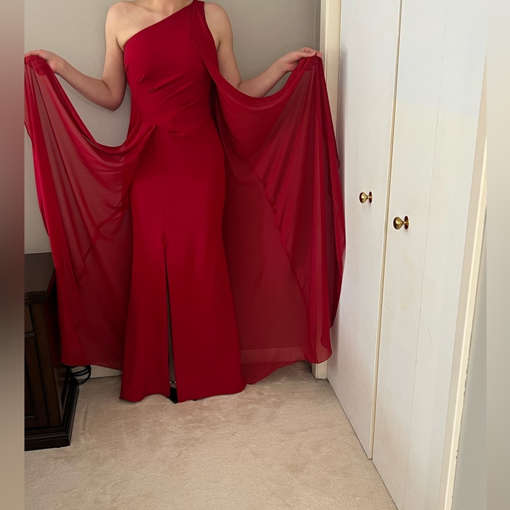 Elegant Red Evening Gown size 4 - Picture 2 of 7